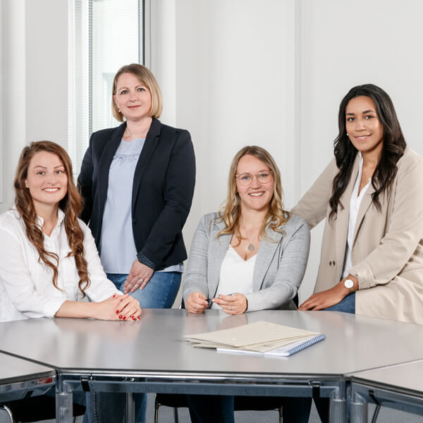 Porträt der vier Beschäftigten Damen des Team Karriere